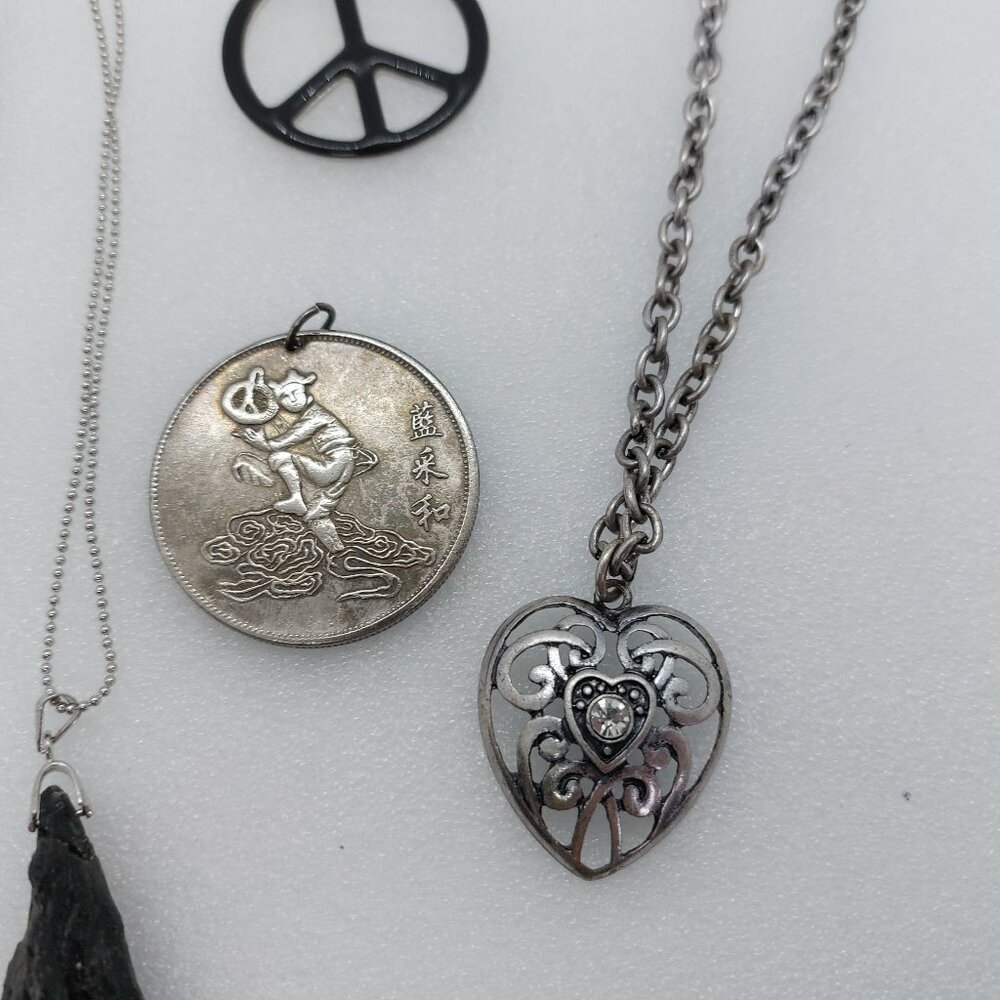 Lot Of 7 Pieces Jewelry Silver Tone Necklace, Brooch Pin & Pendants - Picture 3 of 12
